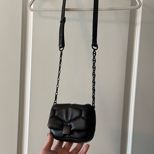 Zara Mini Crossbody bag Color Black (very tiny bag)